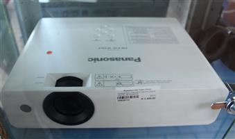 PANASONIC PROJECTOR PT-LW376 WHITE W/REMOTE S062871A
