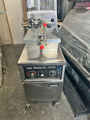 CHICKEN PRESSURE FRYER USED IN A GOOD CONDITION 