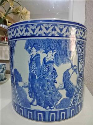 SPECTACULAR  HUGE PLANTER  highly collectible INVESTMENT item.  w/app CRESTA RANDBURG