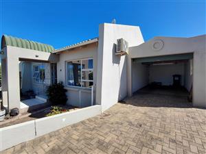 PERFECT INVESTMENT - TOWNHOUSE IN WAVECREST