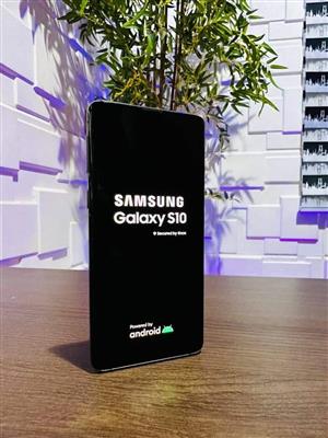 SAMSUNG S10 WITH BOX AND EVERYTHING