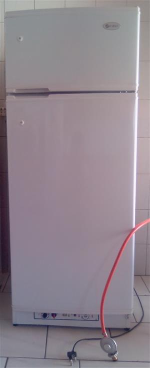 Zero 2-Way Electric/Gas Refrigerator with Freezer
