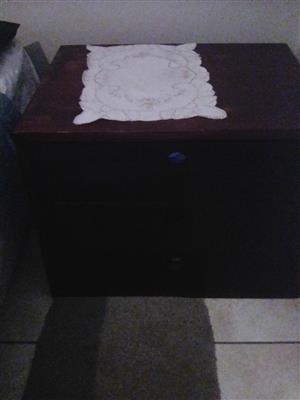 2x pine bedside tables