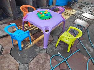 Tabel and chairs for sale