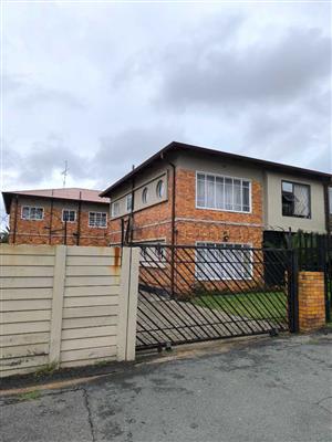 Apartment For Sale in Roseacres