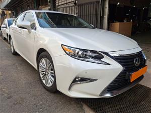Lexus ES250 sedan