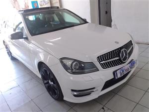 2012 MERCEDES BENZ C200 AMG WHITE COLOR  PARANOMIC SUNROOF SERVICE HISTORY PETROL AUTOMATIC  REVERSE