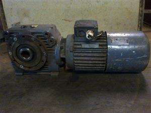 Electric motor & reduction gearbox