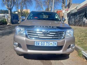 2010 Toyota Hilux Double Cab 2.5 D4D Diesel, Manual, Brown, 99000kms Spare key