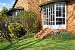 Beautiful 4-Bedroom Family Home in Rangeview