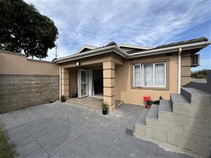 3 Bedroom, 2 Bathroom House for Sale in Caneside