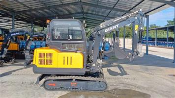 New LY30 3 ton mini excavators for sale at Mad Farmer SA