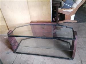 Glass coffee table very good condition 