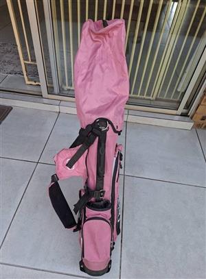 Jnr golf bag and putter