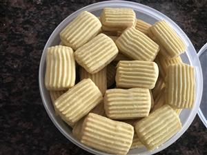 Royal Cream Biscuits 