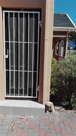 Deluxe garden Seperate flat offered to rent Belthorn est. 