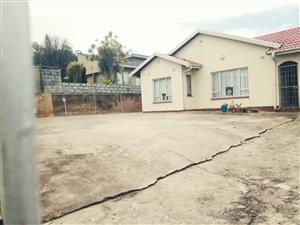 Modern  3 -Bedroom Family  Home in High Ridge