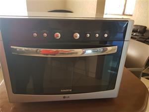 Reduced!!! 2nd hand working LG SOLARDOM Microwave - Based in Florida