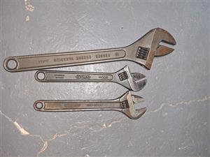 18" (Inch) 450mm Shifting Spanner and 2 Free 300mm Shifting Spanners For Sale