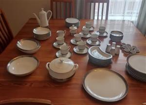 Vintage presidential dinner set