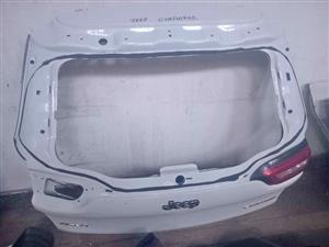 Jeep Cherokee tail gate