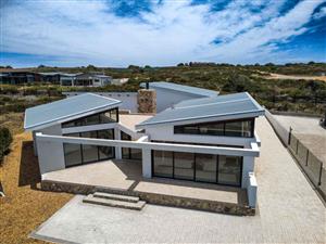 House For Sale in Still Bay West