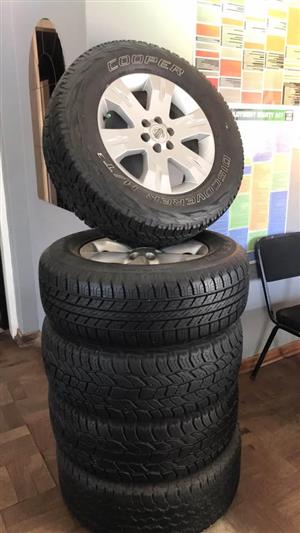 Complete set pathfinder tyres