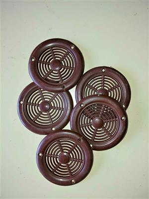 Reptile cage air vents