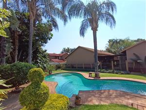 Stunning 3 Bedroom House Magalieskruin