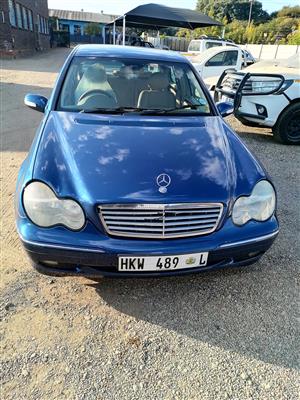 2005  Mercedes Benz blue in colour automatic,Beige leather seats,very clean car,