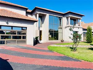 BEAUTIFUL HOUSE FOR SALE IN A SECURE ESTATE – THREE RIVERS EAST