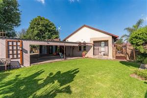 Main House plus 2 flatlets for sale