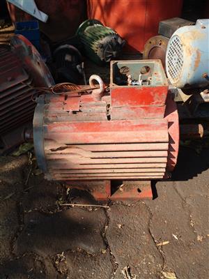 Various motors, gearboxes and water pumps