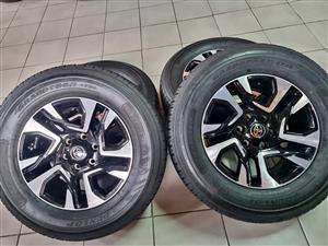 18inch Toyota Legend 55 original mags with brand new 265/60/18 Dunlop Grandtrek AT set 