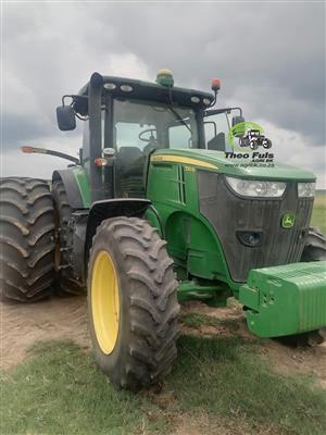 2014 John Deere 7210R