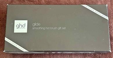 GHD Glide Professional Hot Brush and Heat Resistant Bag