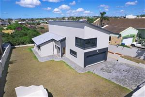 Modern, Spacious and Luxurious Coastal Home