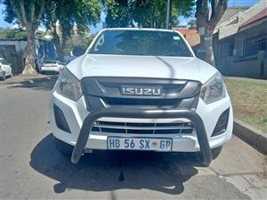 2017 Isuzu KB250 TEQ 2.5 Diesel Extra Cab, Manual White . Full service history.