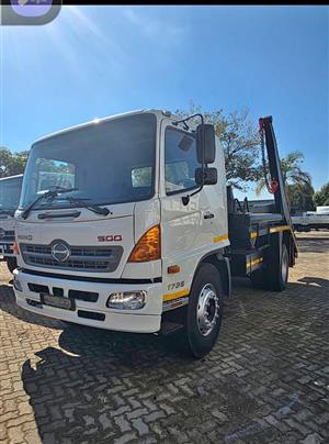 HINO 500 1726 SKIP LOADER