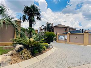 Townhouse For Sale in Helderwyk Estate