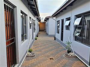 Bachelor in Meadowlands zone 1