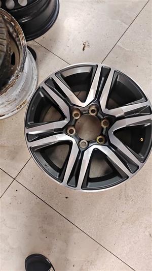 17inch Toyota Hilux/Fortuner original mag to use for spare wheel