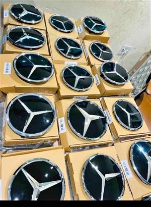 W205 grill badge glass type