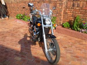 Kawasaki VN 800cc.