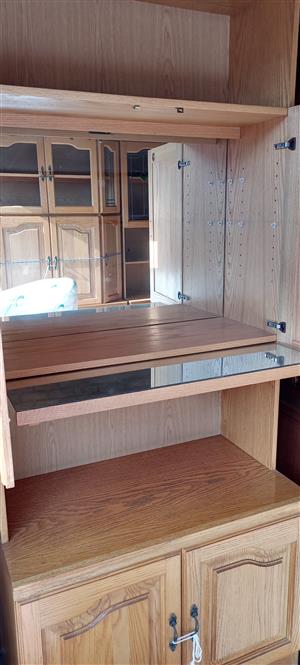 Wall Unit solid Oak - 3 divisions - lead glass intersections, excellent conditio