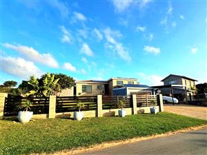 Large Family Residence with Flatlet in Paradise Beach, Jeffreys Bay