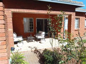 Townhouse For Sale in Sinoville