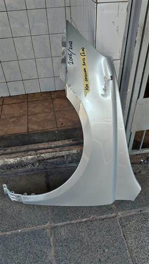 Kia Sedona fender