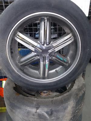 Kia Carnival R19/55/205 used rim and tire for sale . 