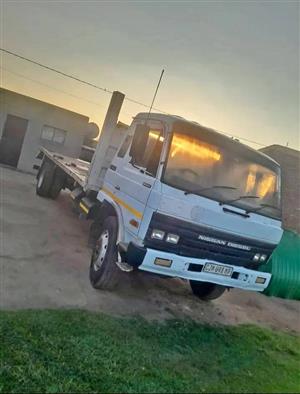 8TON NISSAN DIESEL